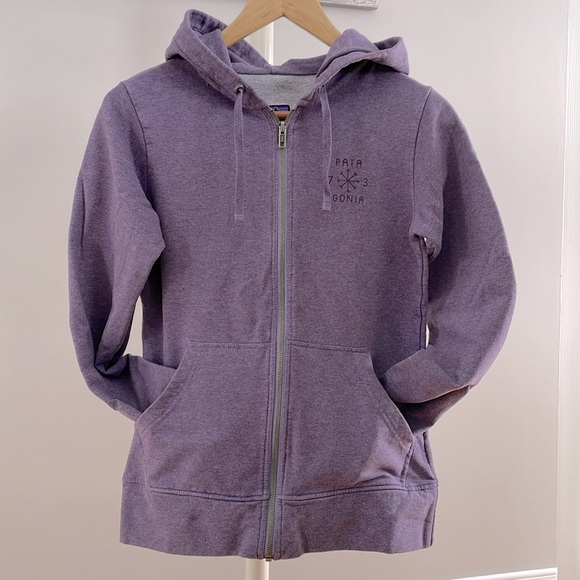 Patagonia Tops - Patagonia zip hoodie